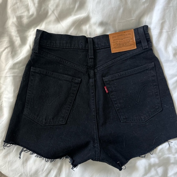 Levi’s Black Shorts - Picture 4 of 4